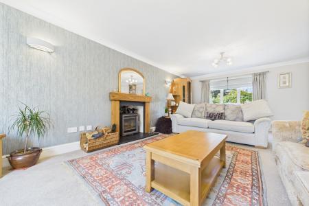 5 bedroom Detached house for sale in Willow Gardens, Barrow-upon-Humber, North Lincolnshire, DN19