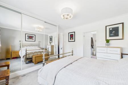 5 bedroom Detached house for sale in Willow Gardens, Barrow-upon-Humber, North Lincolnshire, DN19