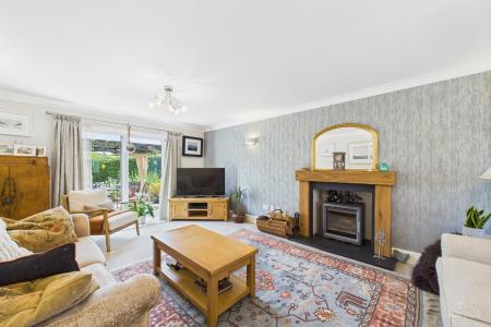 5 bedroom Detached house for sale in Willow Gardens, Barrow-upon-Humber, North Lincolnshire, DN19