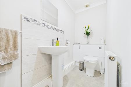 5 bedroom Detached house for sale in Willow Gardens, Barrow-upon-Humber, North Lincolnshire, DN19