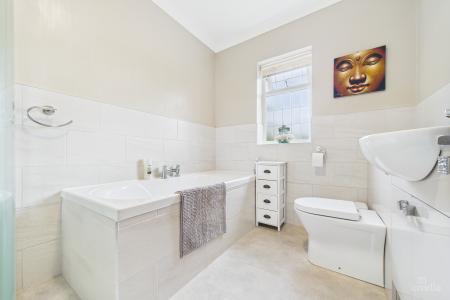 5 bedroom Detached house for sale in Willow Gardens, Barrow-upon-Humber, North Lincolnshire, DN19