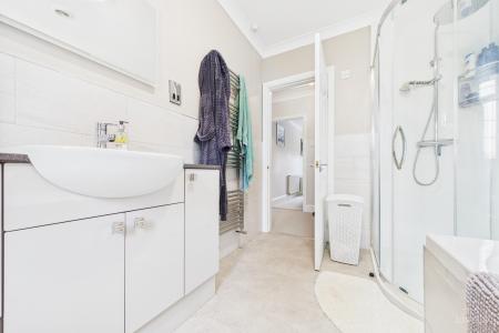 5 bedroom Detached house for sale in Willow Gardens, Barrow-upon-Humber, North Lincolnshire, DN19