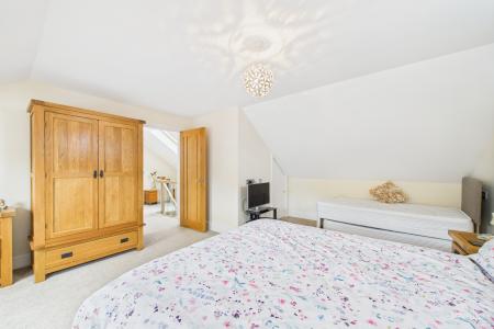 4 bedroom Detached house for sale in Eastfield Road, Barton-upon-Humber, North Lincolnshire, DN18