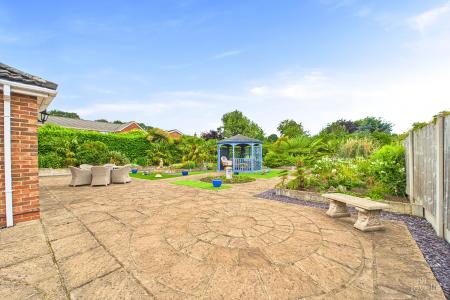 4 bedroom Detached house for sale in Eastfield Road, Barton-upon-Humber, North Lincolnshire, DN18