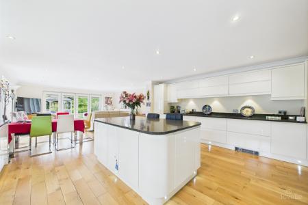 4 bedroom Detached house for sale in Eastfield Road, Barton-upon-Humber, North Lincolnshire, DN18