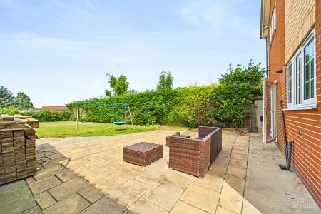 3 bedroom Link detached house for sale in Townside, East Halton, North Lincolnshire, DN40