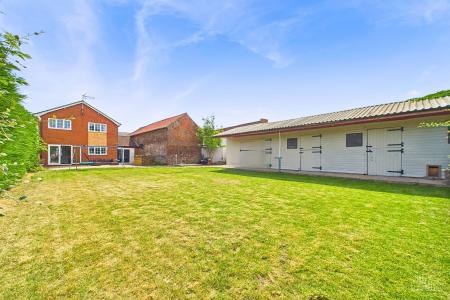 3 bedroom Link detached house for sale in Townside, East Halton, North Lincolnshire, DN40