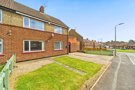 3 bedroom Semi-detached house for sale in Grange Avenue, Barton-upon-Humber, North Lincolnshire, DN18