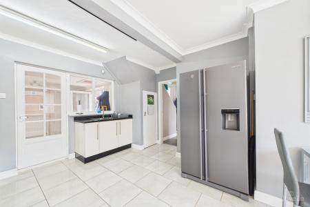 3 bedroom Semi-detached house for sale in Grange Avenue, Barton-upon-Humber, North Lincolnshire, DN18