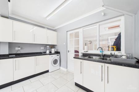 3 bedroom Semi-detached house for sale in Grange Avenue, Barton-upon-Humber, North Lincolnshire, DN18