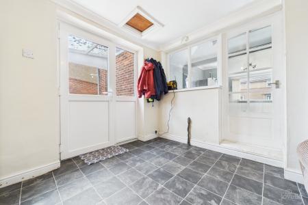 3 bedroom Semi-detached house for sale in Grange Avenue, Barton-upon-Humber, North Lincolnshire, DN18