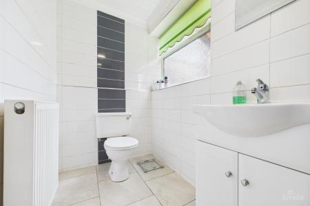 3 bedroom Semi-detached house for sale in Grange Avenue, Barton-upon-Humber, North Lincolnshire, DN18