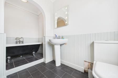 3 bedroom Semi-detached house for sale in Grange Avenue, Barton-upon-Humber, North Lincolnshire, DN18