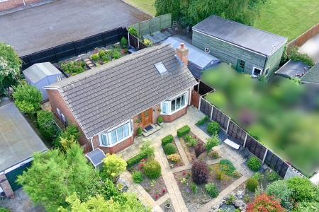 2 bedroom Detached bungalow for sale in High Street, Wootton, North Lincolnshire, DN39