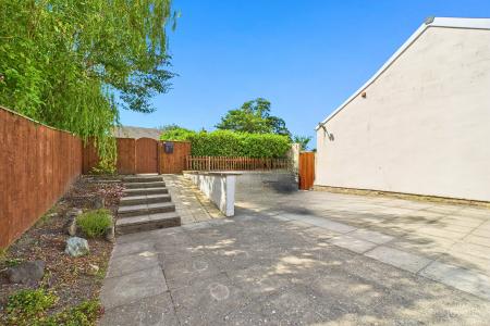 2 bedroom Detached bungalow for sale in High Street, Wootton, North Lincolnshire, DN39