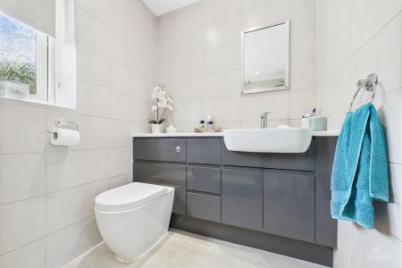 2 bedroom Detached bungalow for sale in High Street, Wootton, North Lincolnshire, DN39