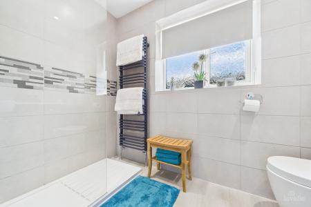 2 bedroom Detached bungalow for sale in High Street, Wootton, North Lincolnshire, DN39