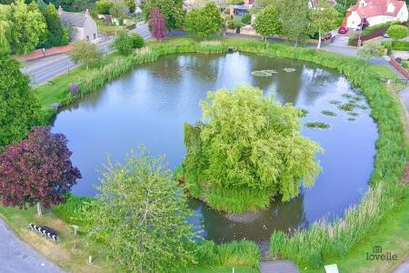 2 bedroom Detached bungalow for sale in High Street, Wootton, North Lincolnshire, DN39