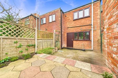 2 bedroom Terraced House for sale in Lords Lane, Barrow-upon-Humber, North Lincolnshire, DN19