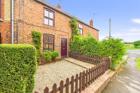 2 bedroom Terraced House for sale in Lords Lane, Barrow-upon-Humber, North Lincolnshire, DN19
