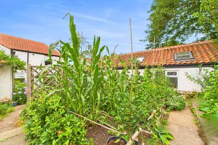 4 bedroom Semi-detached house for sale in Palmer Lane, Barrow-upon-Humber, North Lincolnshire, DN19