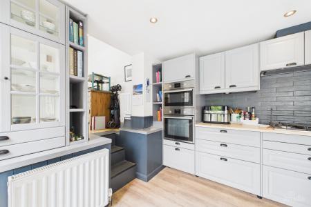 4 bedroom Semi-detached house for sale in Palmer Lane, Barrow-upon-Humber, North Lincolnshire, DN19