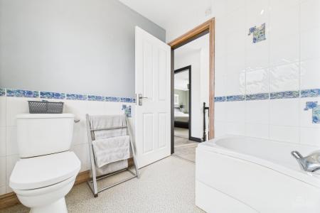 4 bedroom Detached house for sale in Ferry Road, Barrow-upon-Humber, North Lincolnshire, DN19