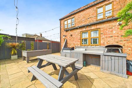 4 bedroom Detached house for sale in Ferry Road, Barrow-upon-Humber, North Lincolnshire, DN19