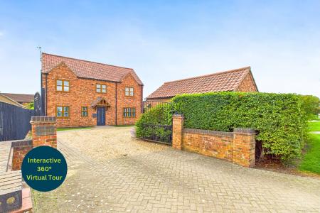 4 bedroom Detached house for sale in Ferry Road, Barrow-upon-Humber, North Lincolnshire, DN19