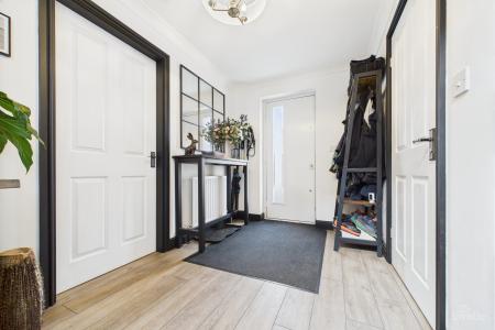 4 bedroom Detached house for sale in Ferry Road, Barrow-upon-Humber, North Lincolnshire, DN19