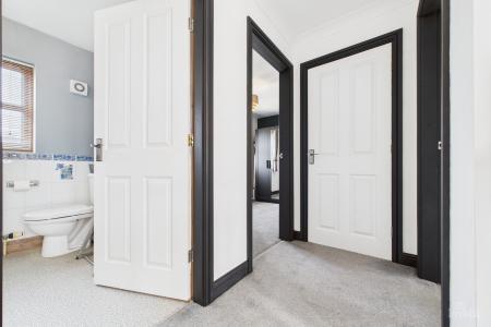 4 bedroom Detached house for sale in Ferry Road, Barrow-upon-Humber, North Lincolnshire, DN19