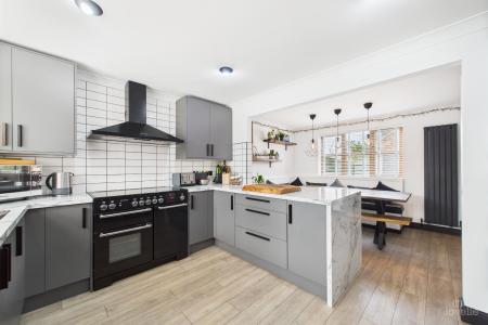 4 bedroom Detached house for sale in Ferry Road, Barrow-upon-Humber, North Lincolnshire, DN19