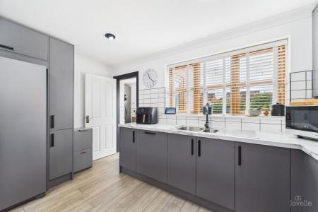 4 bedroom Detached house for sale in Ferry Road, Barrow-upon-Humber, North Lincolnshire, DN19