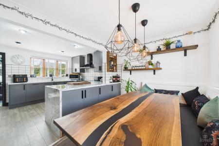 4 bedroom Detached house for sale in Ferry Road, Barrow-upon-Humber, North Lincolnshire, DN19