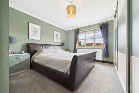 4 bedroom Detached house for sale in Ferry Road, Barrow-upon-Humber, North Lincolnshire, DN19