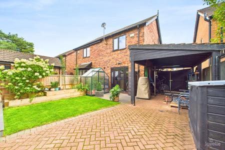 2 bedroom Semi-detached house for sale in Saddle Close, Goxhill, North Lincolnshire, DN19