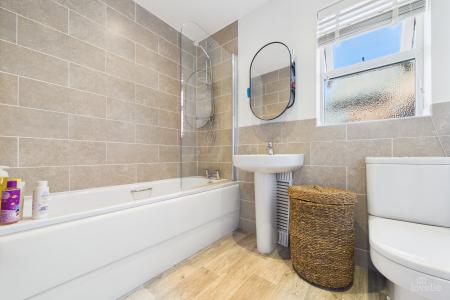 3 bedroom Semi-detached house for sale in Canberra View, Barton-upon-Humber, North Lincolnshire, DN18