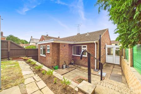 2 bedroom Semi-detached bungalow for sale in Pasture Road, Barton-upon-Humber, North Lincolnshire, DN18