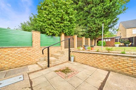 2 bedroom Semi-detached bungalow for sale in Pasture Road, Barton-upon-Humber, North Lincolnshire, DN18