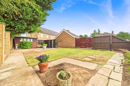 2 bedroom Semi-detached bungalow for sale in Pasture Road, Barton-upon-Humber, North Lincolnshire, DN18