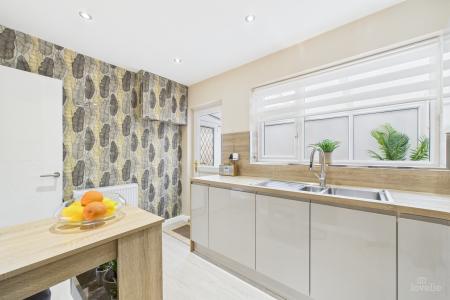 2 bedroom Semi-detached bungalow for sale in Pasture Road, Barton-upon-Humber, North Lincolnshire, DN18