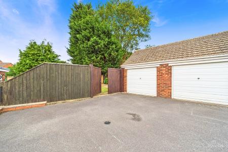 2 bedroom Semi-detached bungalow for sale in Pasture Road, Barton-upon-Humber, North Lincolnshire, DN18
