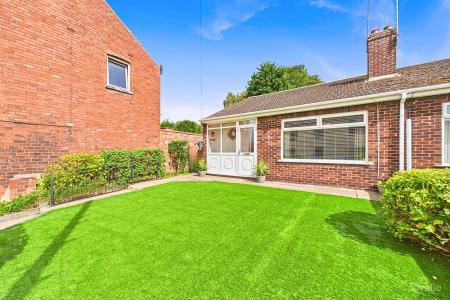 2 bedroom Semi-detached bungalow for sale in Pasture Road, Barton-upon-Humber, North Lincolnshire, DN18