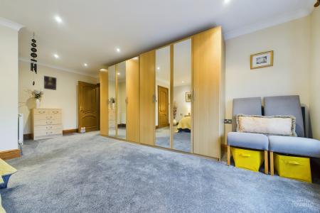 5 bedroom Detached house for sale in Ferry Road East, Barrow-upon-Humber, North Lincolnshire, DN19