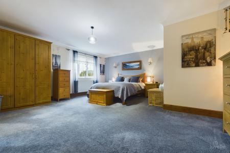 5 bedroom Detached house for sale in Ferry Road East, Barrow-upon-Humber, North Lincolnshire, DN19