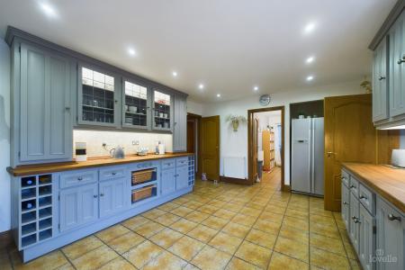 5 bedroom Detached house for sale in Ferry Road East, Barrow-upon-Humber, North Lincolnshire, DN19