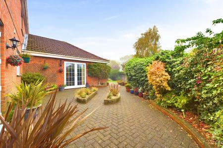 5 bedroom Detached house for sale in Ferry Road East, Barrow-upon-Humber, North Lincolnshire, DN19