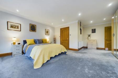 5 bedroom Detached house for sale in Ferry Road East, Barrow-upon-Humber, North Lincolnshire, DN19