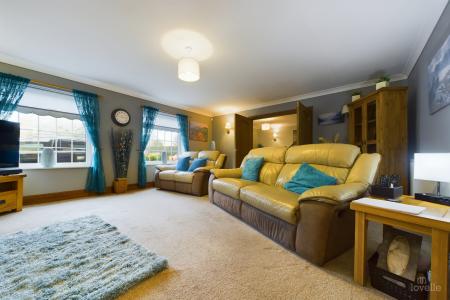 5 bedroom Detached house for sale in Ferry Road East, Barrow-upon-Humber, North Lincolnshire, DN19