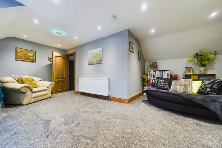 5 bedroom Detached house for sale in Ferry Road East, Barrow-upon-Humber, North Lincolnshire, DN19